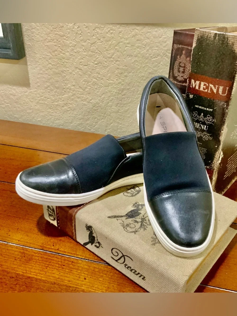 ViaSpiga Slip-ons - Picture 1 of 6